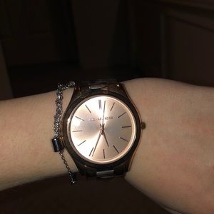 great condition michael kors rose gold watch!